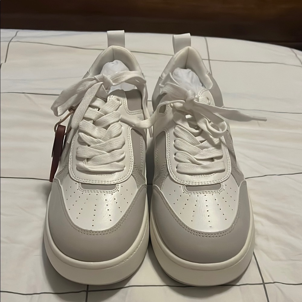 MIA White and Gray Women's Sneakers Size 8